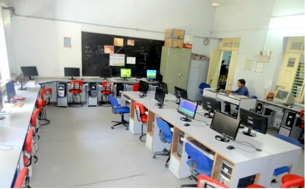 Rukmadevi Pannalal Laddha Maheshwari College Indore Computer Labs photo 4